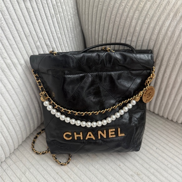 Chanel black quilted Calfskin mini 22 bag Brushed Gold Hardware - Picture 1 of 6